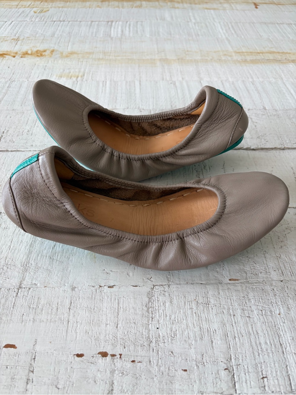 Tieks by Gavrieli size 7 Taupe Leather Ballet Flats Foldable Travel Comfort - Picture 10 of 10